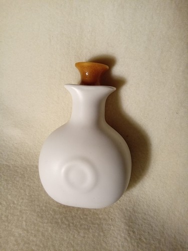 Oil container with - with, sealing